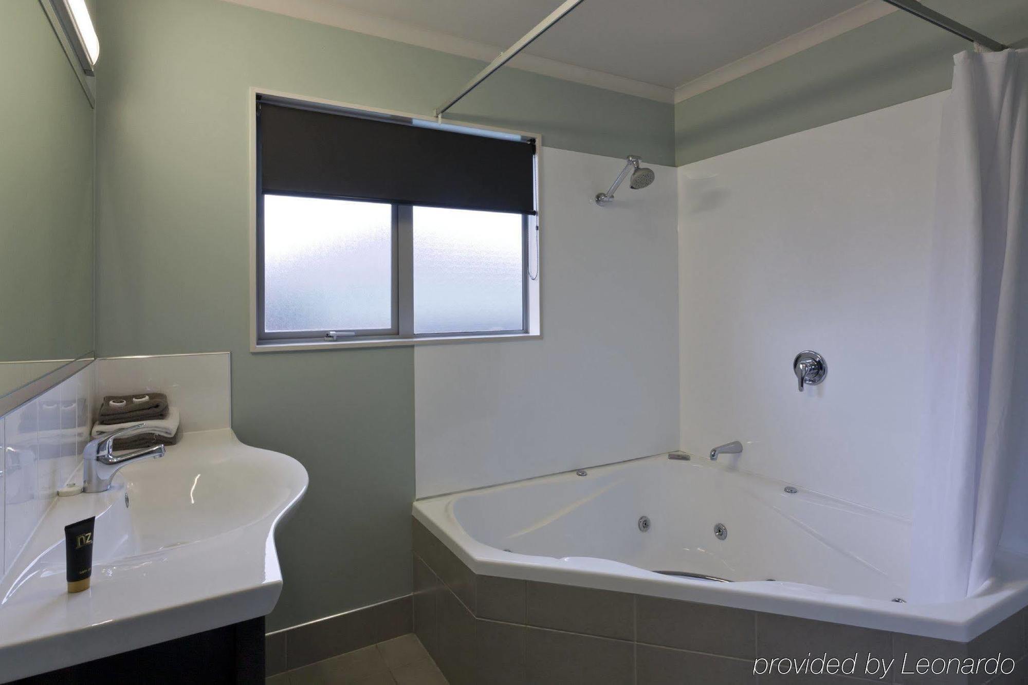 Aveda Motor Motel
